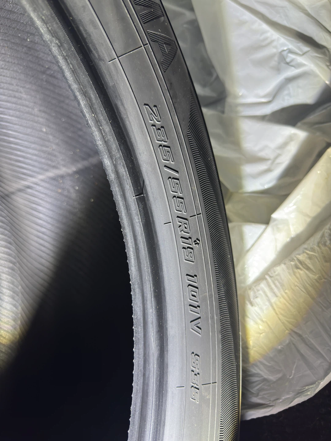 Yokohama AVID GT 235/55R19 Tire - photo 2