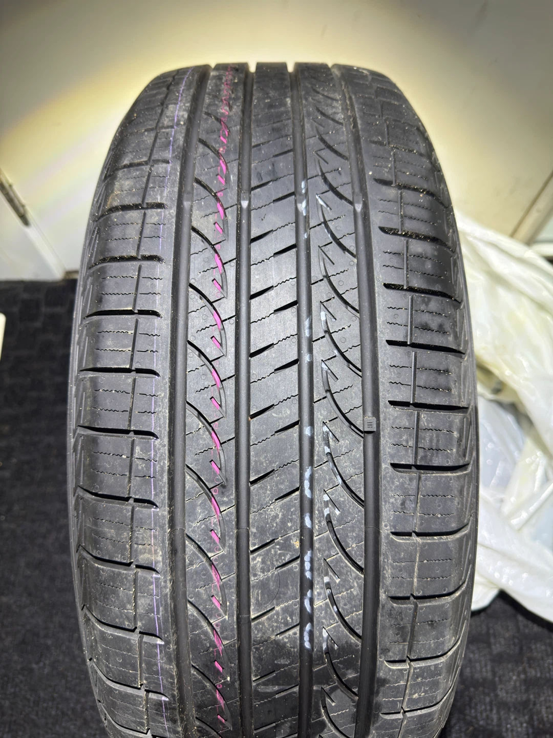 Yokohama AVID GT 235/55R19 Tire - photo 5