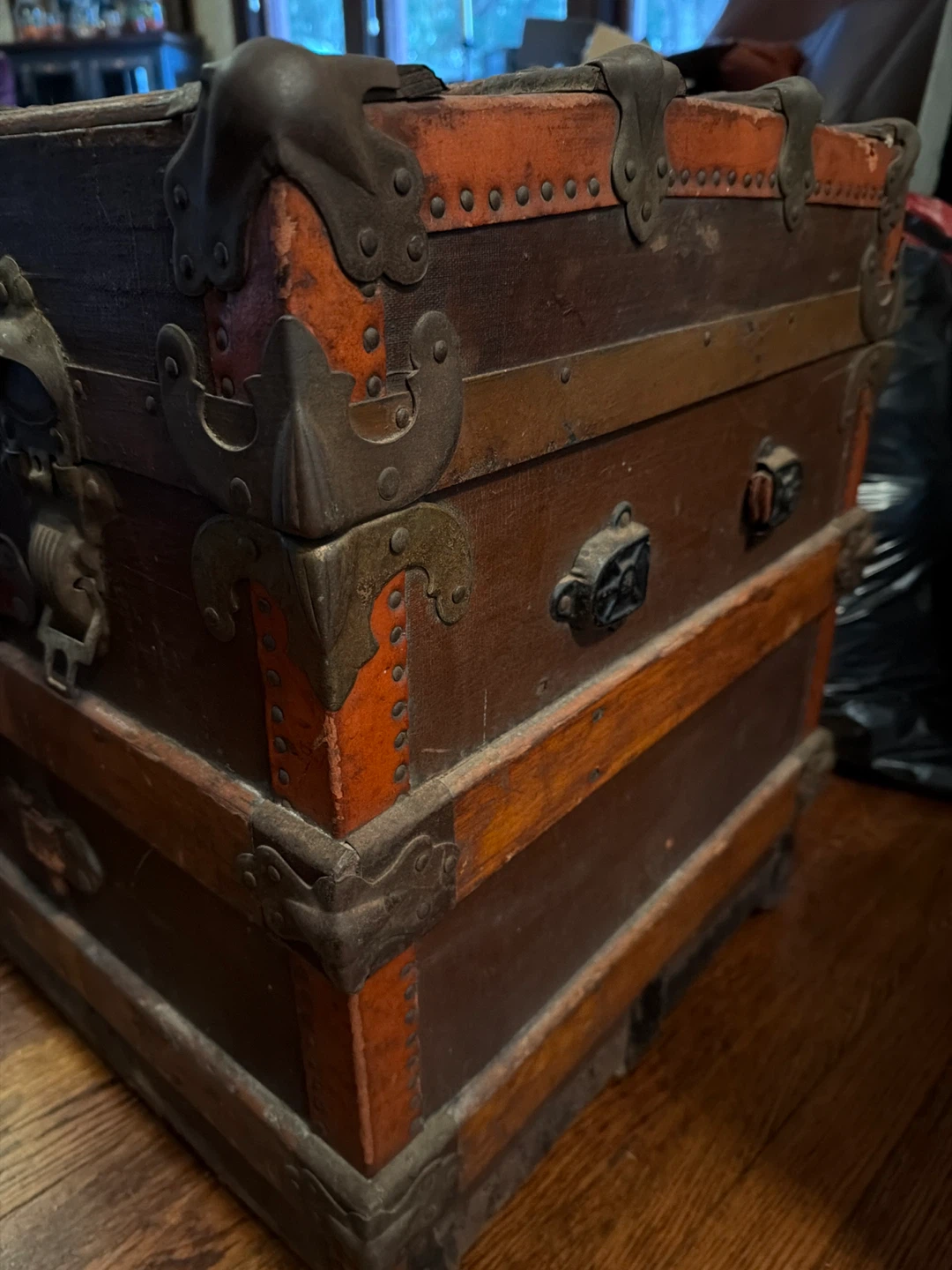 Vintage Steamer Trunk - photo 3