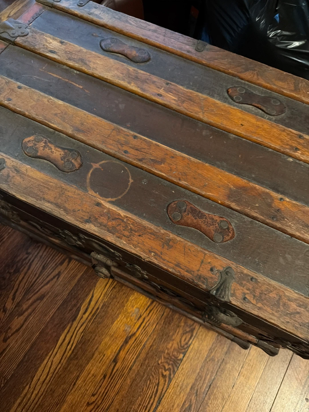 Vintage Steamer Trunk - photo 4