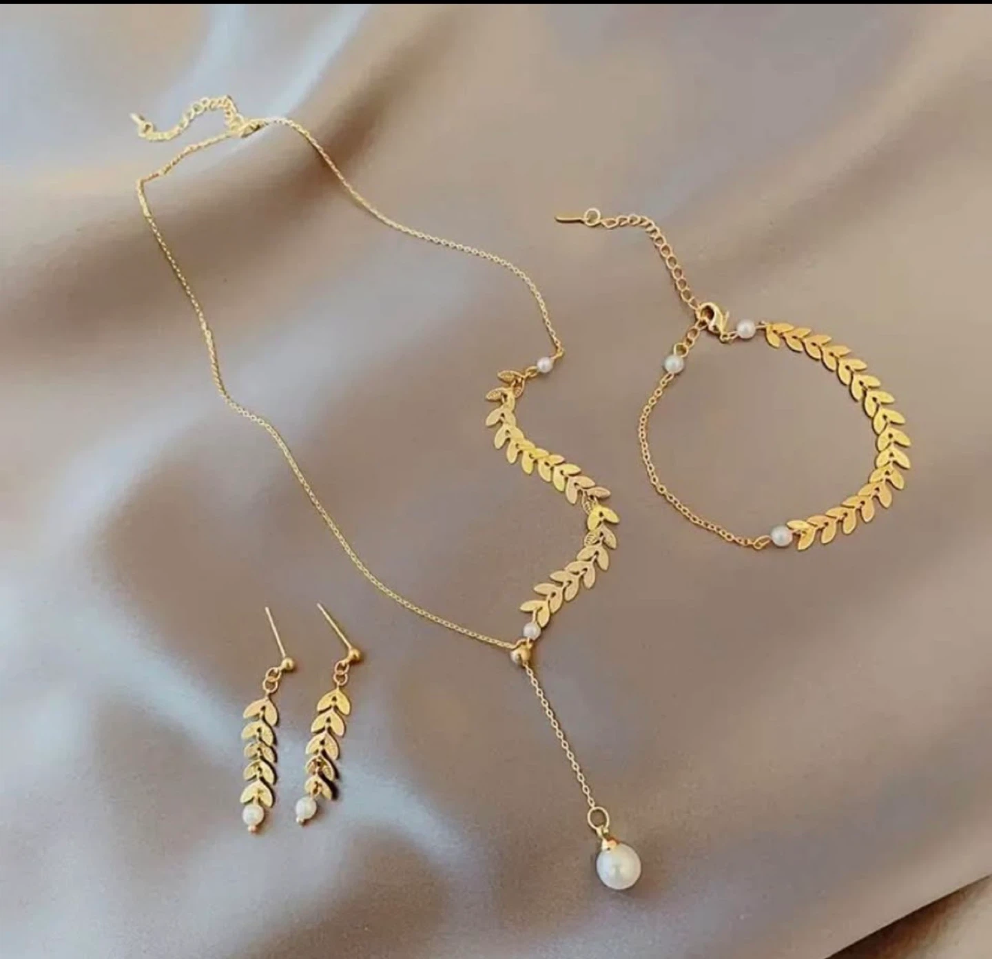 Gold Leaf & Pearl Jewellery Set