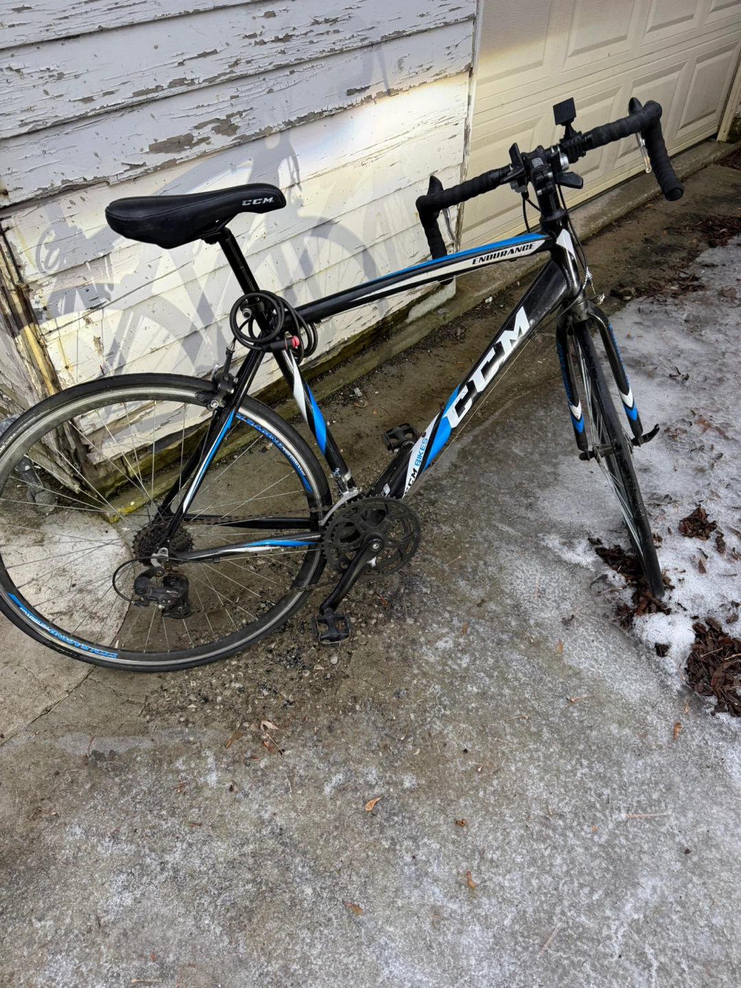 CCM Endurance Road Bike - Black & Blue - photo 3