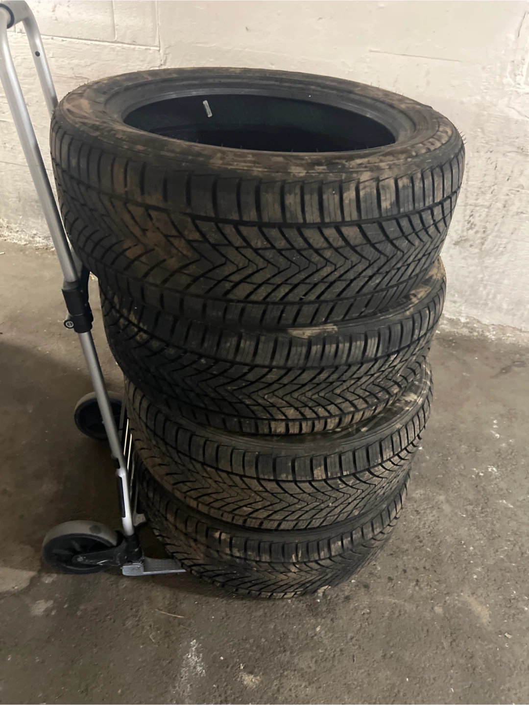 Set of 4 Tires - 235/50ZR18 101W - photo 2