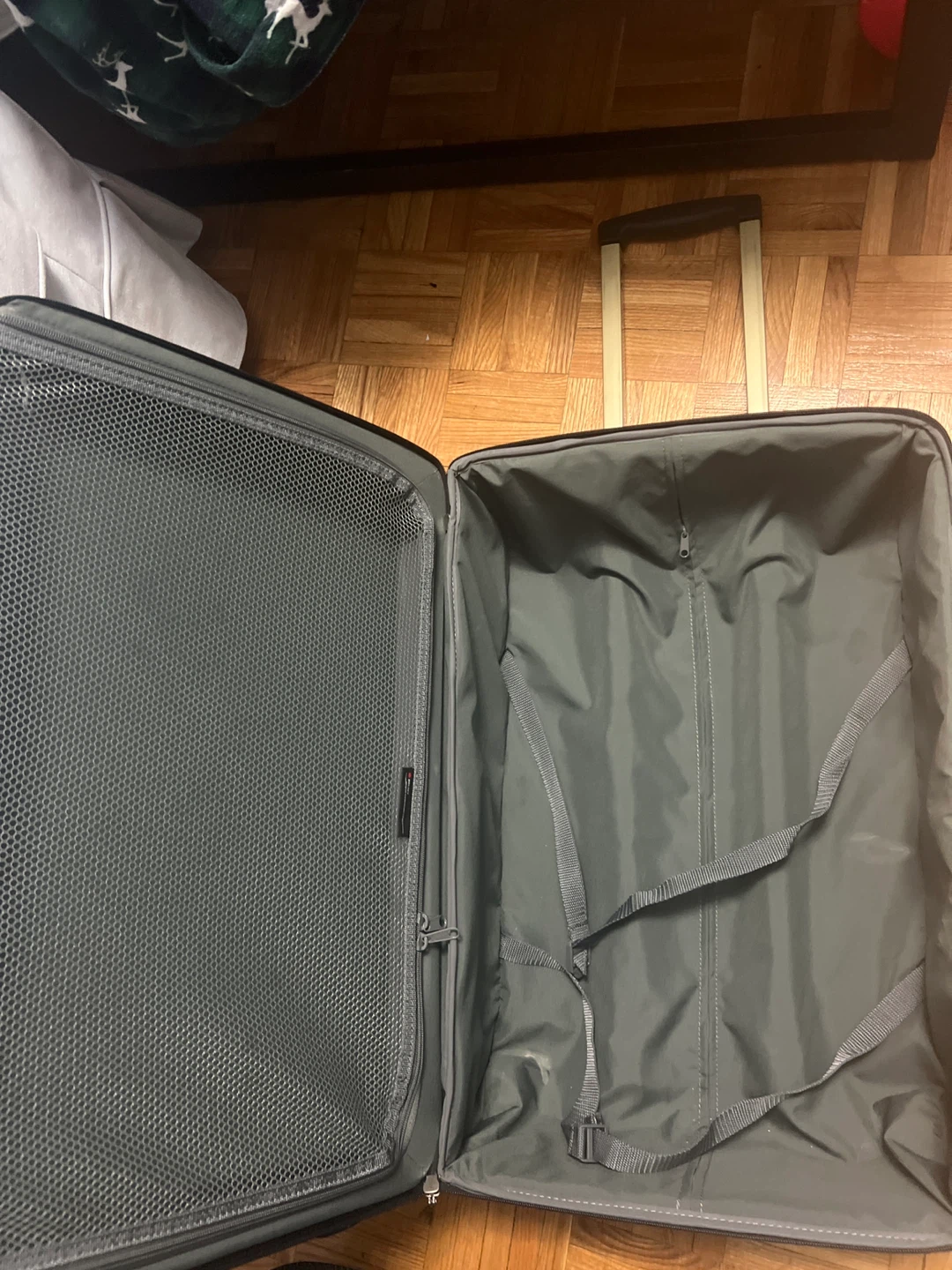 Delsey Black Rolling Suitcase - photo 4