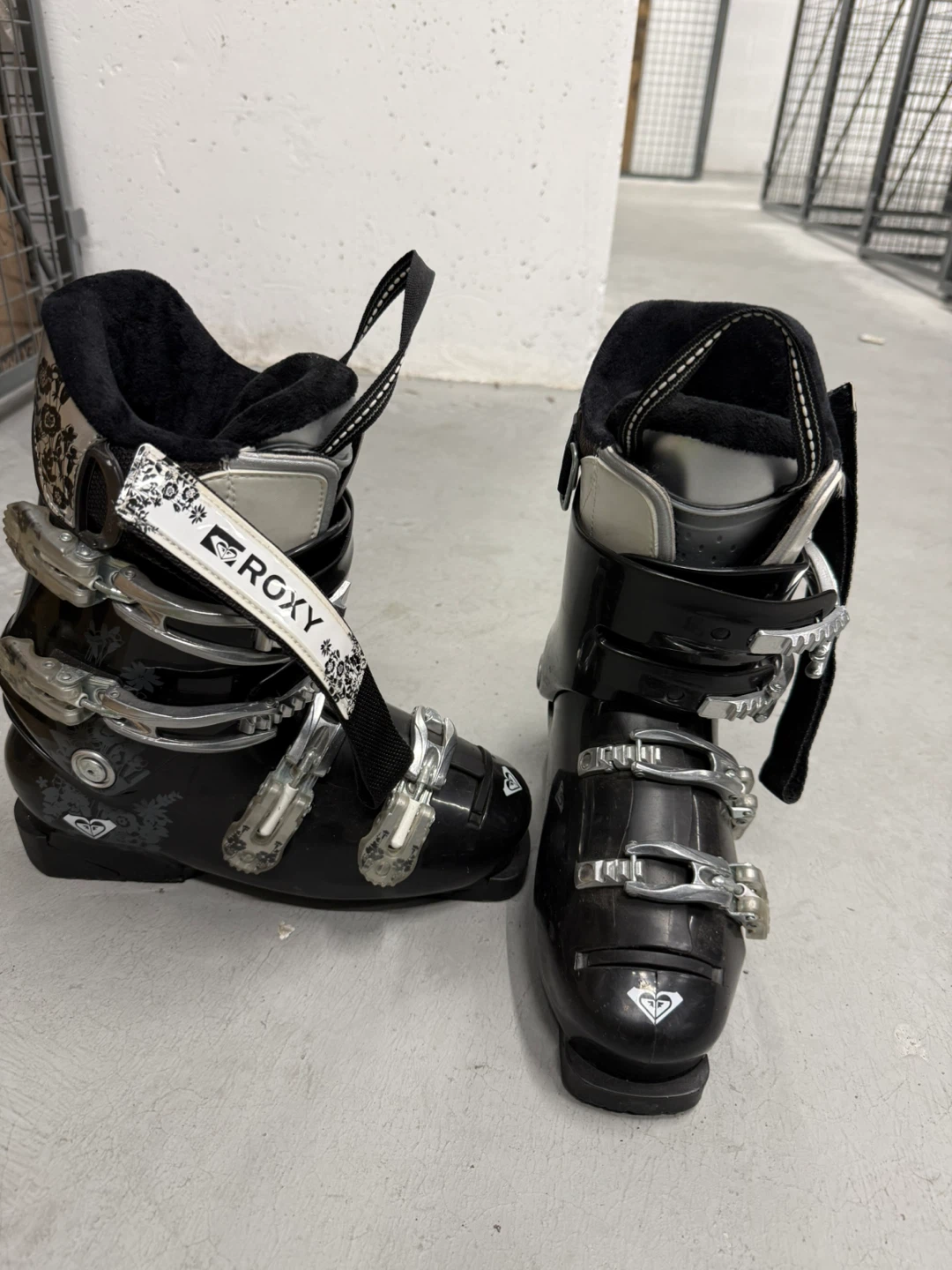 Roxy Ski Boots - Size 26.5