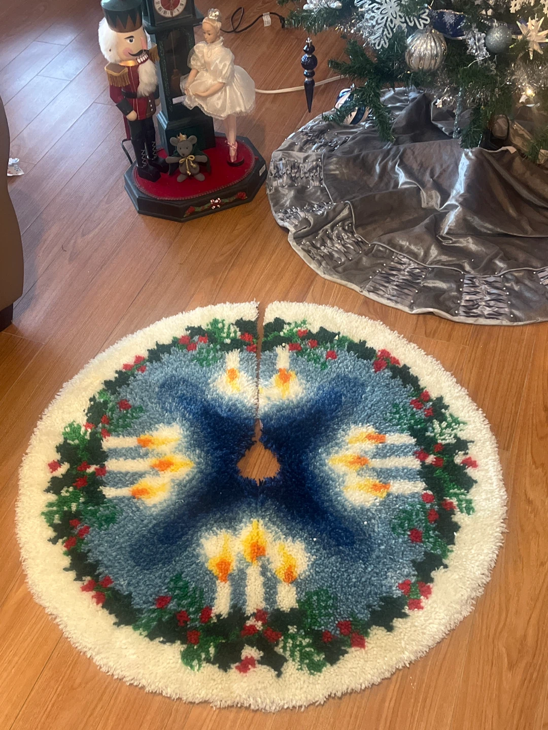 Vintage Christmas Tree Skirt - Candles & Wreath