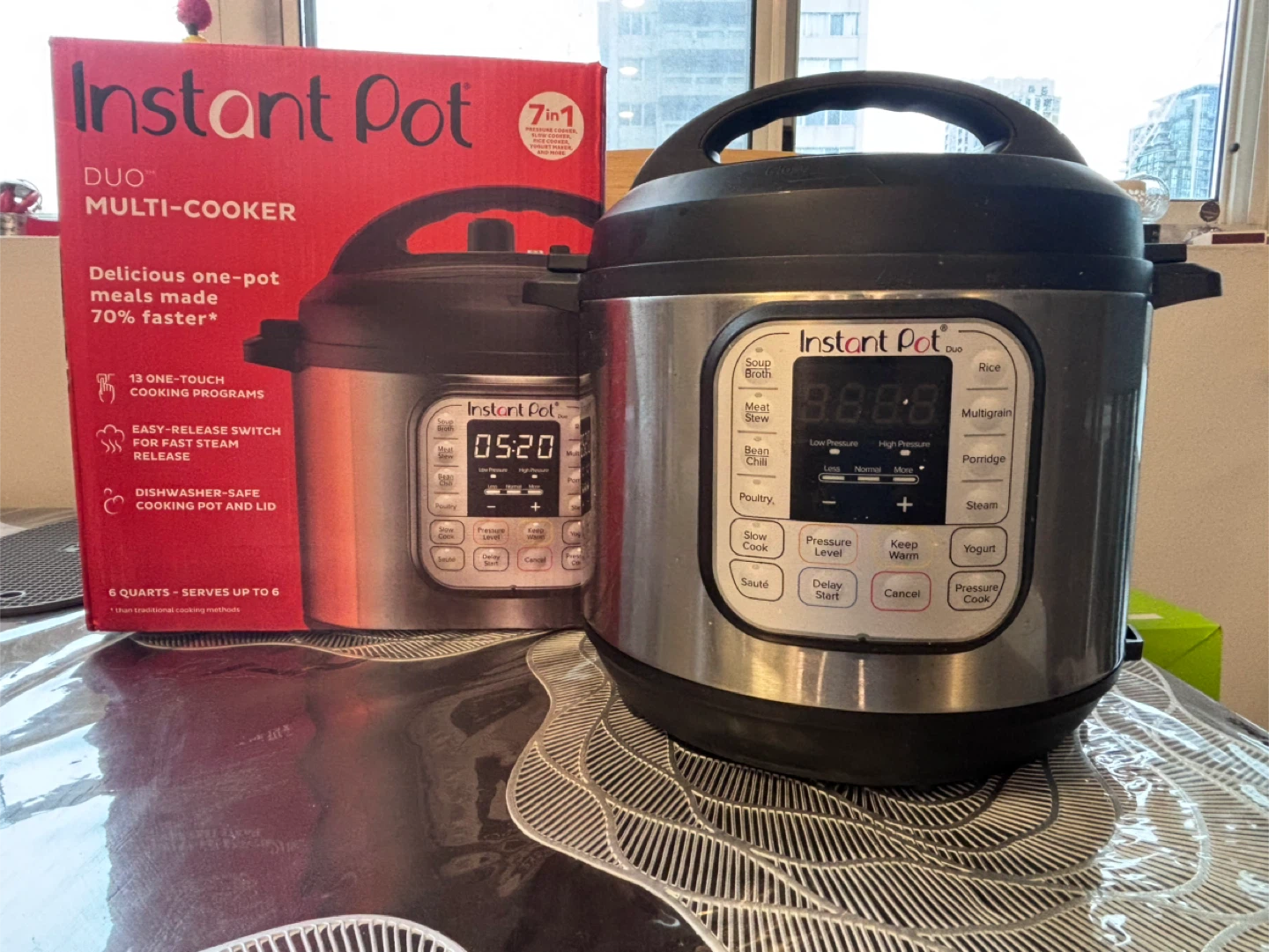 Instant Pot Duo 7 in 1 - 6 Quarts Multi-Cooker- NEW