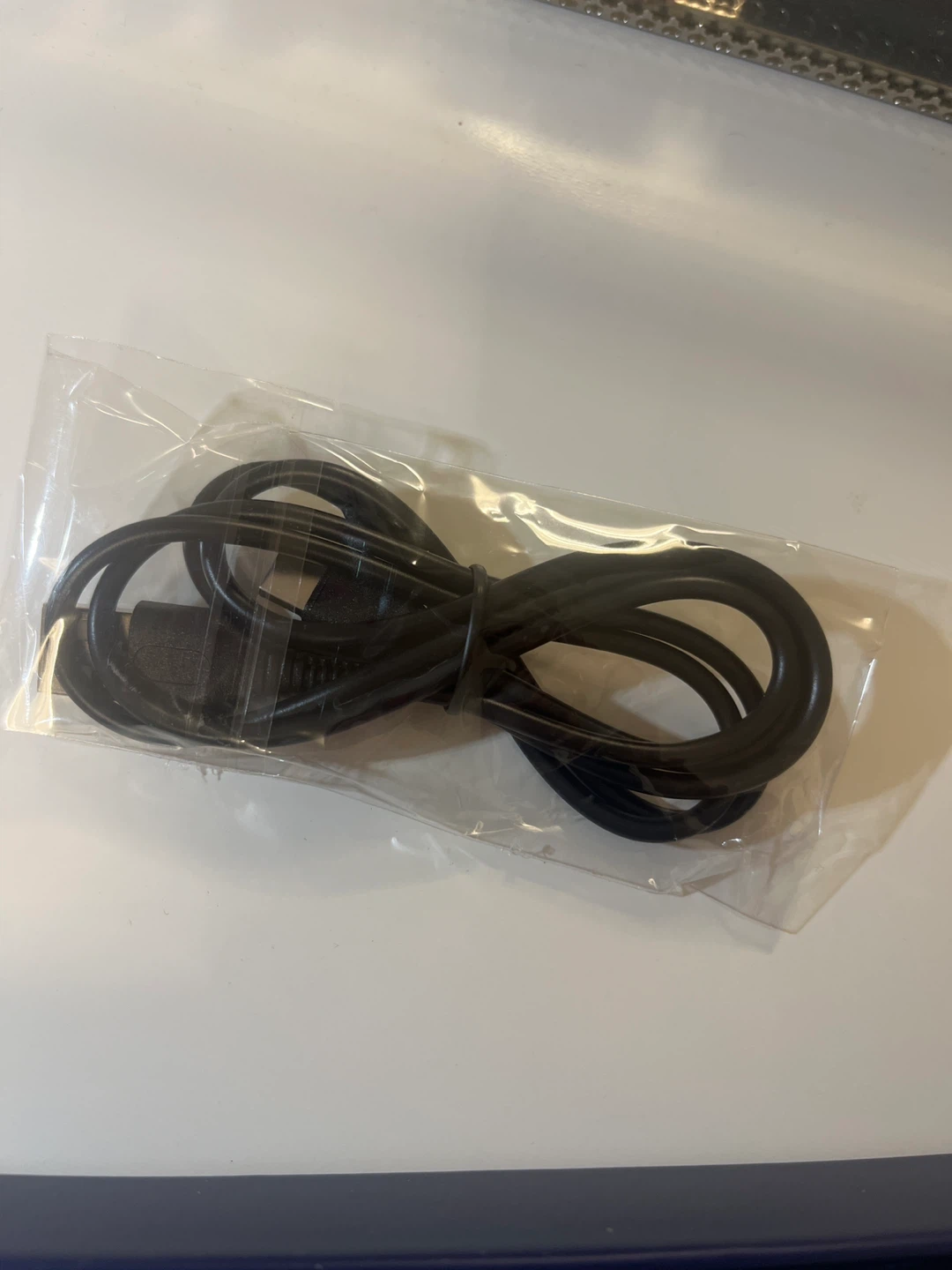 Cordless Heated Eye Mask - New in Box! - photo 5
