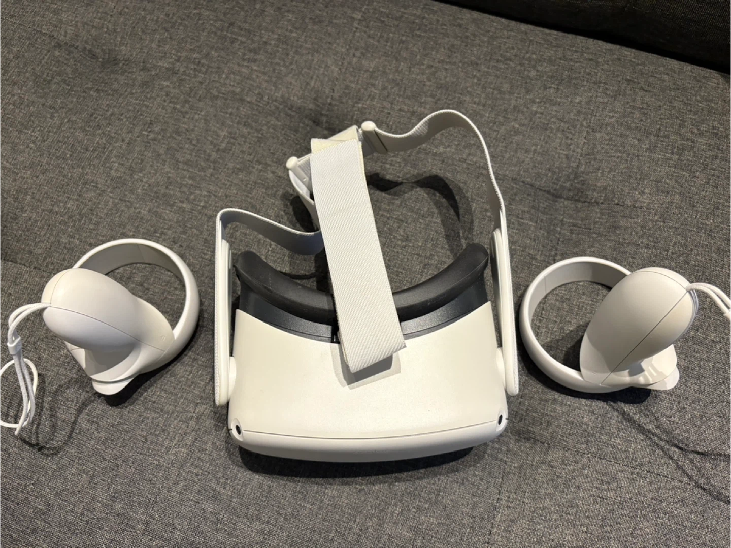 Oculus Quest 2 VR Headset - photo 2