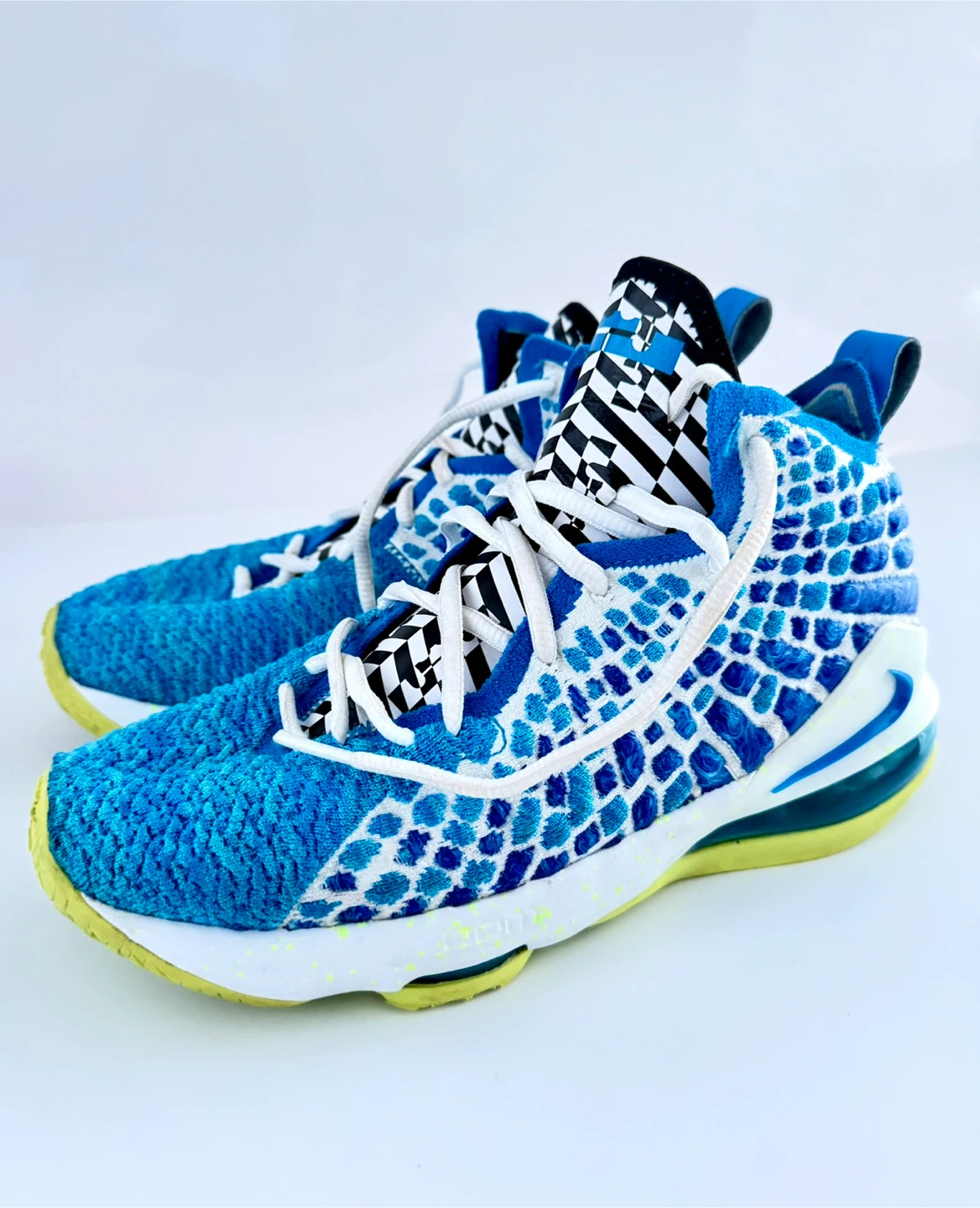 Nike LeBron XVII (GS) Blue Shoes - Size 5.5 - photo 3