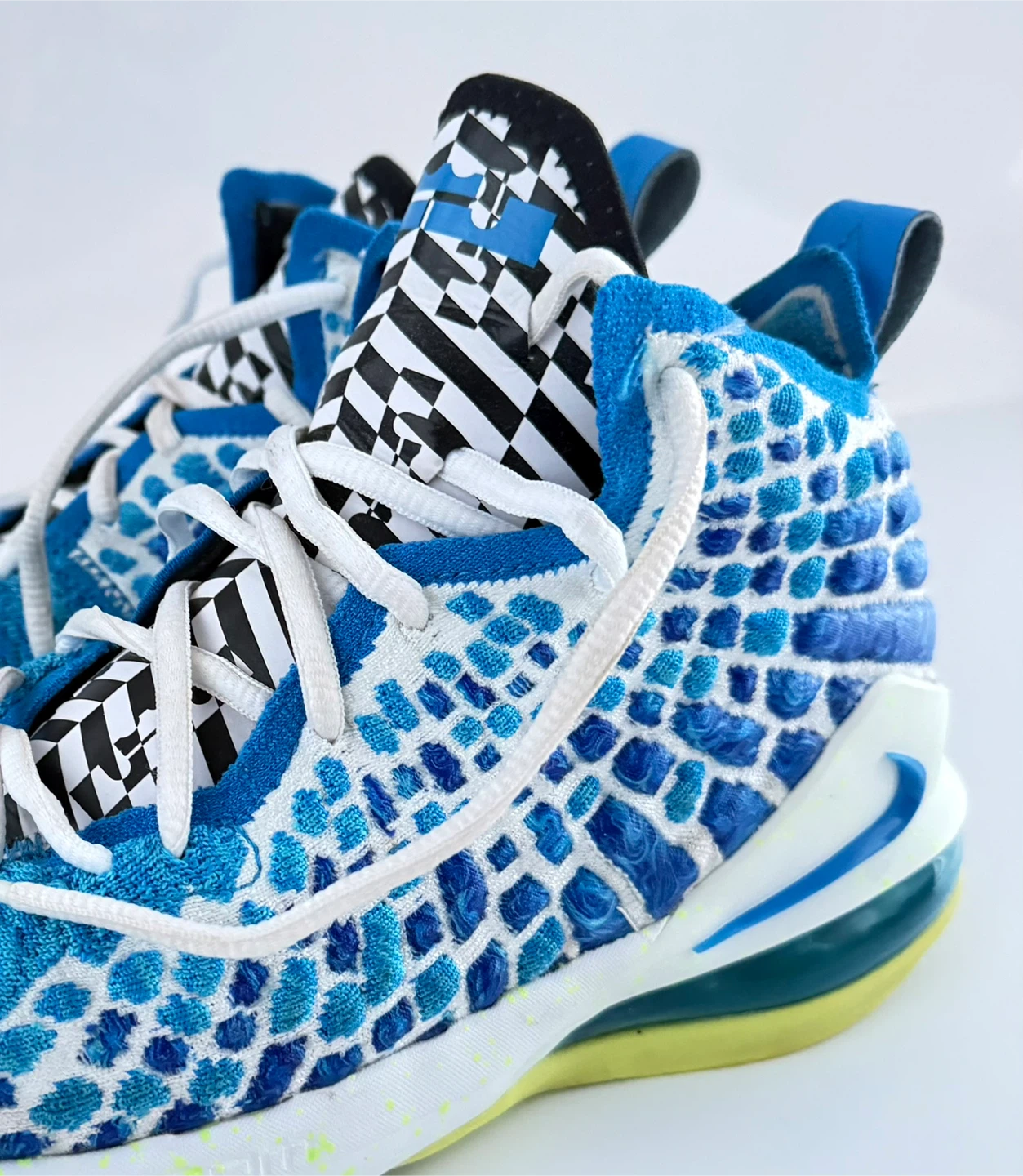 Nike LeBron XVII (GS) Blue Shoes - Size 5.5 - photo 4