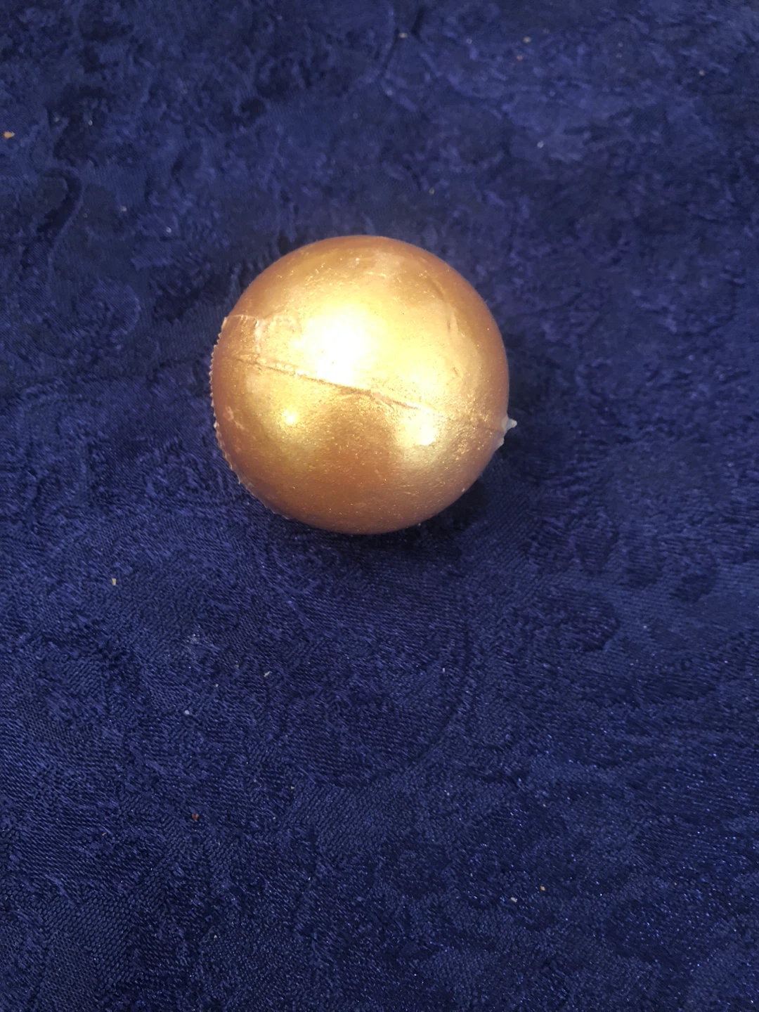 Gold coloured bath bomb 🧡