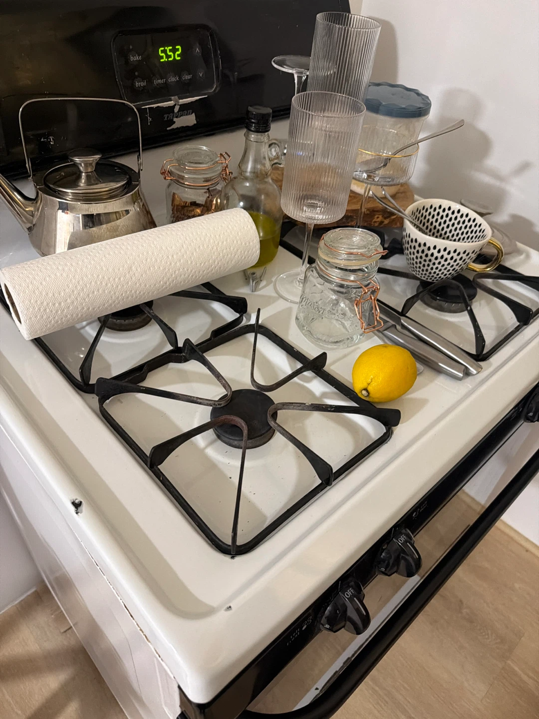 White Gas Range Oven - photo 2