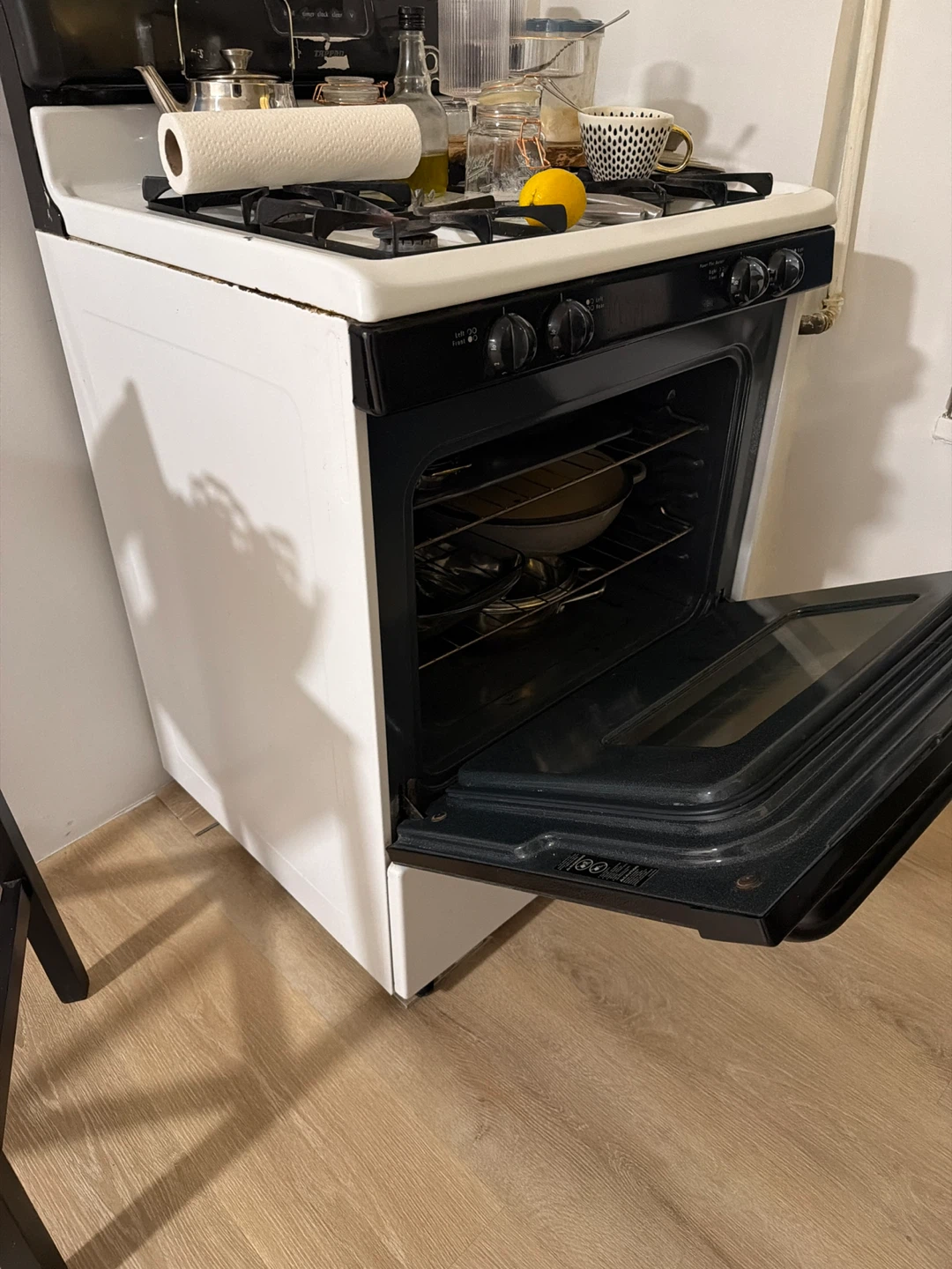 White Gas Range Oven - photo 3