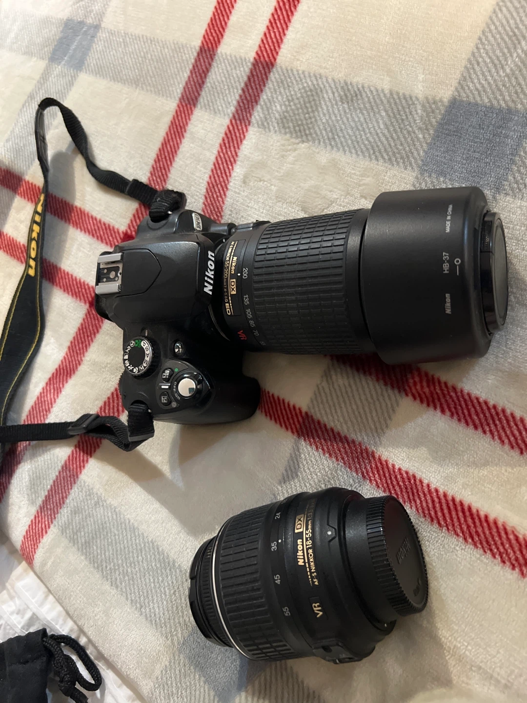 Nikon D60 DSLR Camera with Extra zoom Lense & Bag