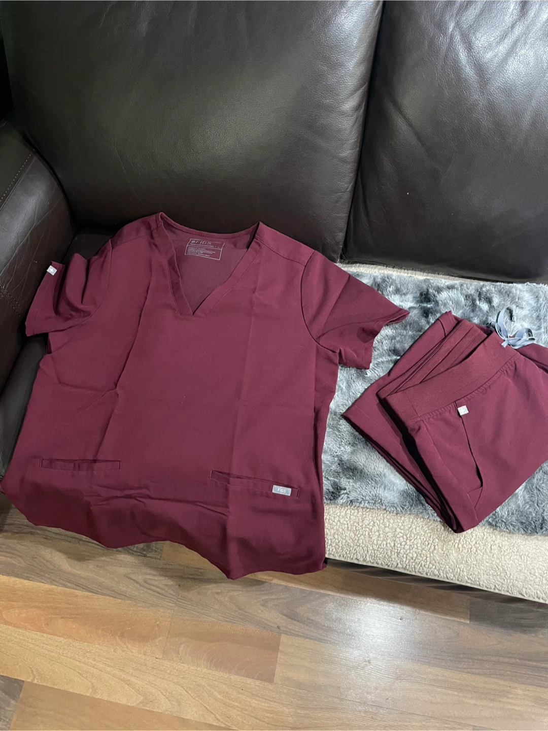 FIGS Wine burgundy Scrub Set