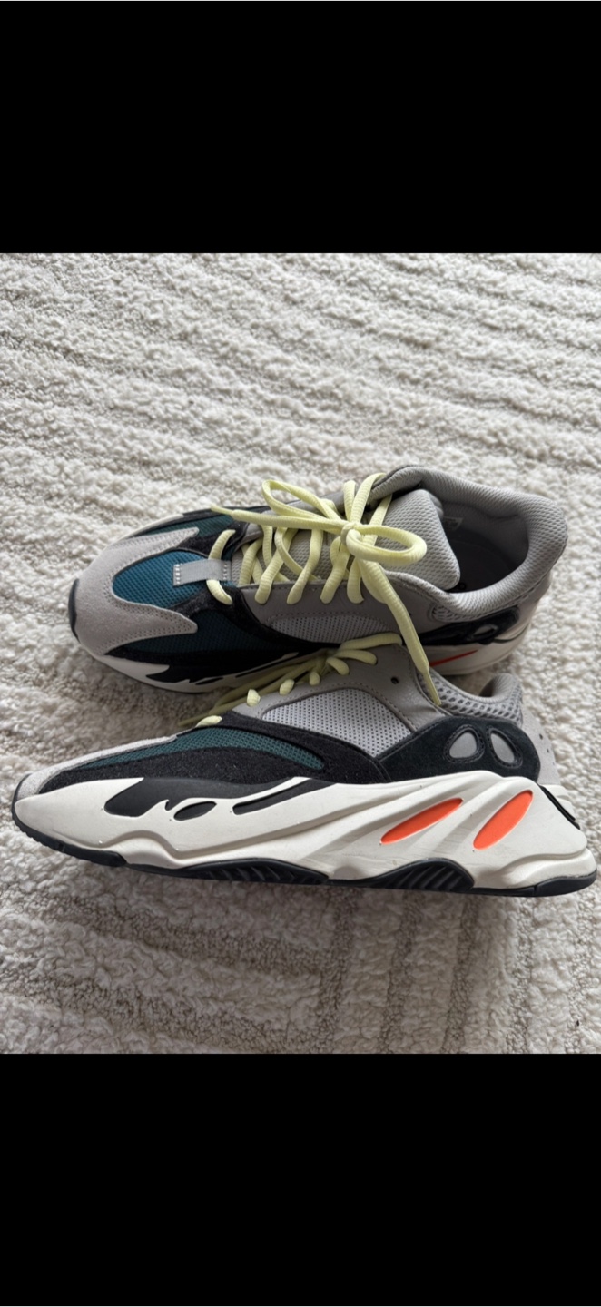 Adidas Yeezy Boost 700 - photo 2