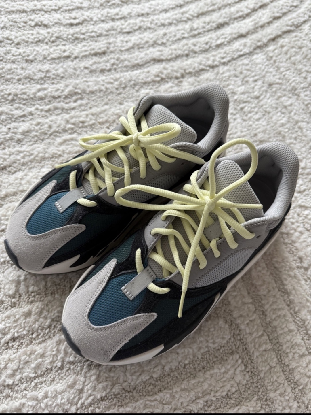 Adidas Yeezy Boost 700