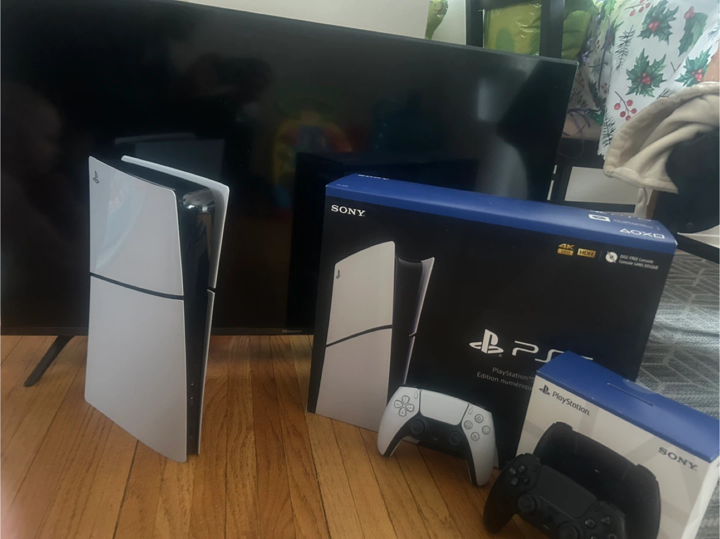 PlayStation 5 slim Digital  + extra Controller 40inch smart tv