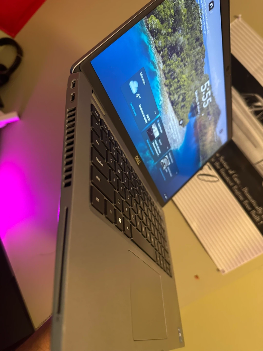Laptop 11th Gen. 256gb Nvme with new charger ! - photo 3