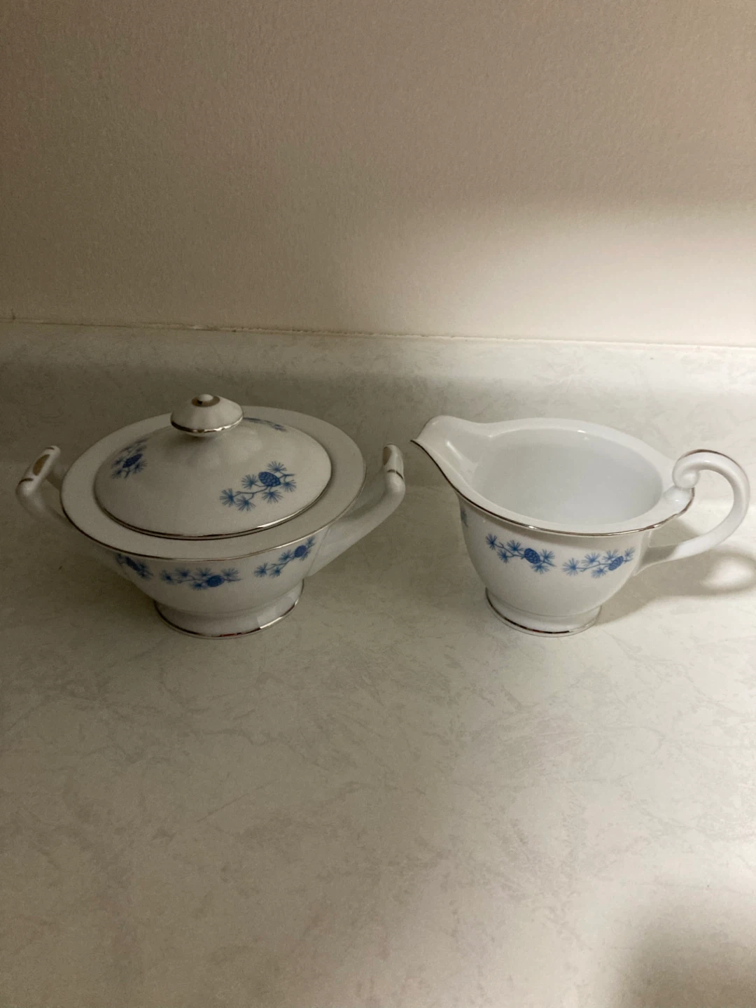 🆓 Vintage Sugar Bowl & Creamer Set