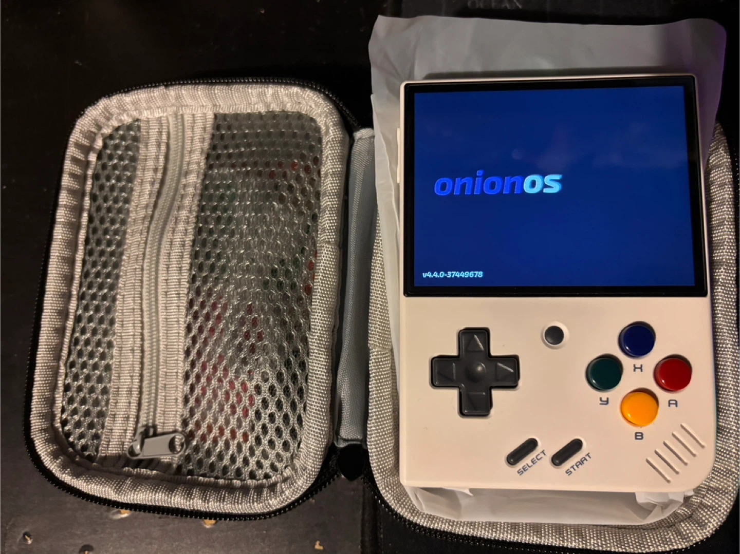 Miyoo Mini Plus Handheld Console with Case - photo 3