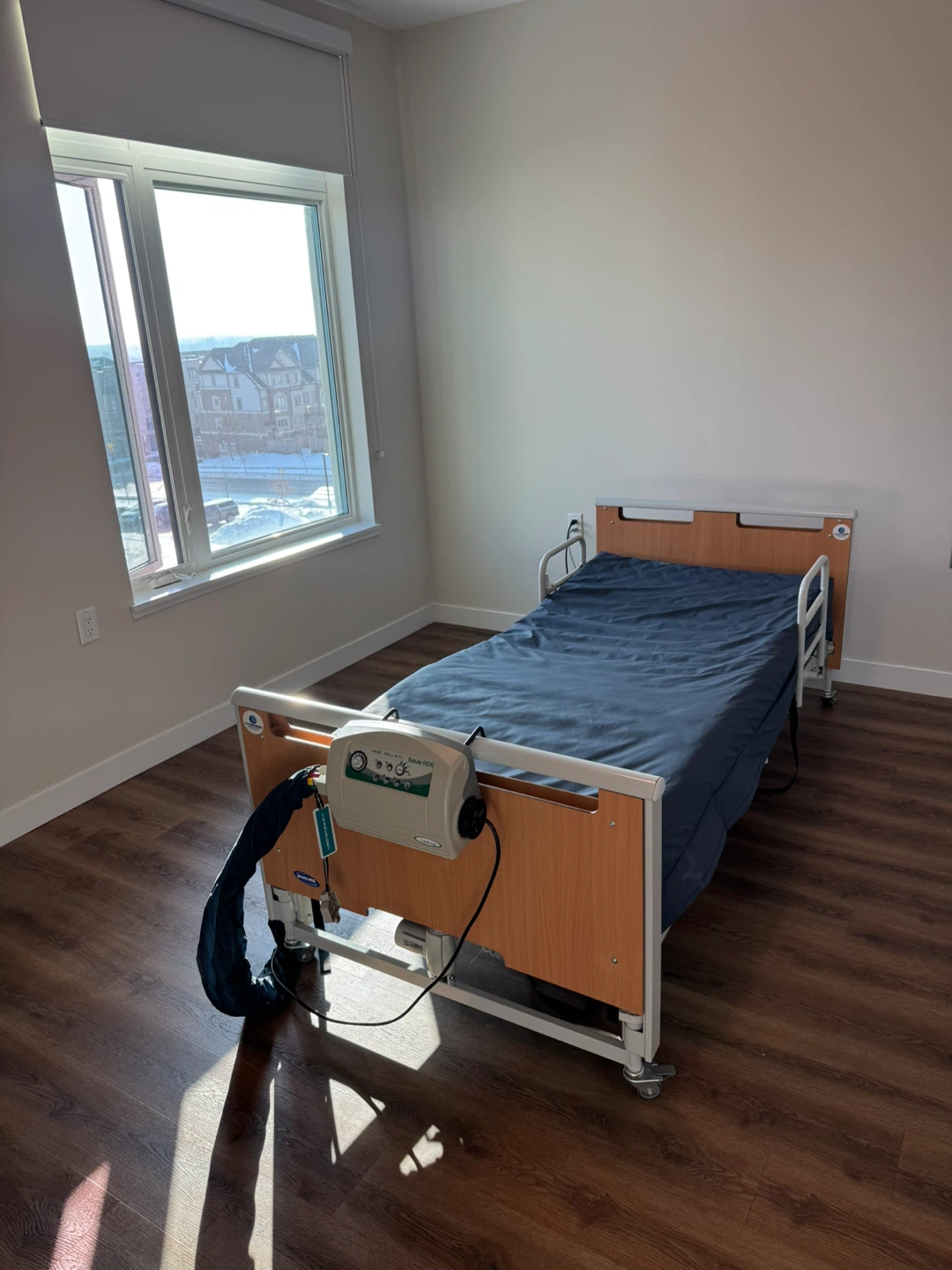 INVACARE ETUDE HOSPITAL BED WITH AIR MATTRESS