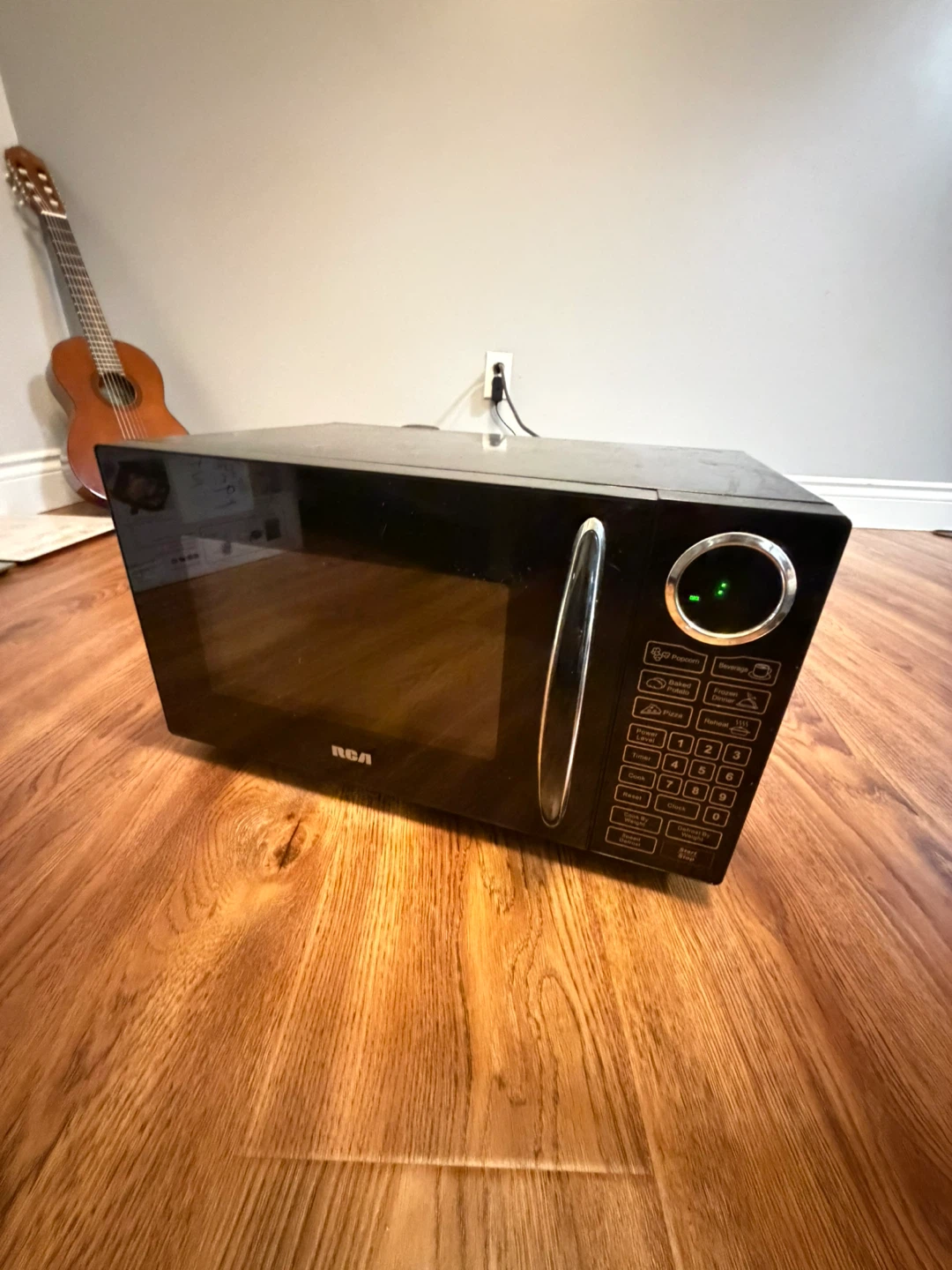 RCA Microwave Oven - Black - photo 3