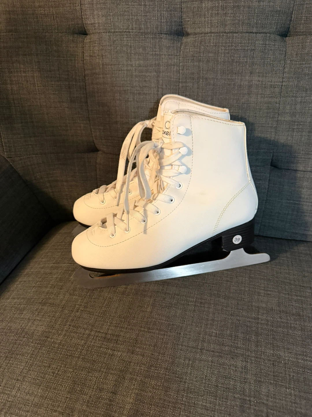 Oxelo White Figure Skates - Size 6,5 - photo 3