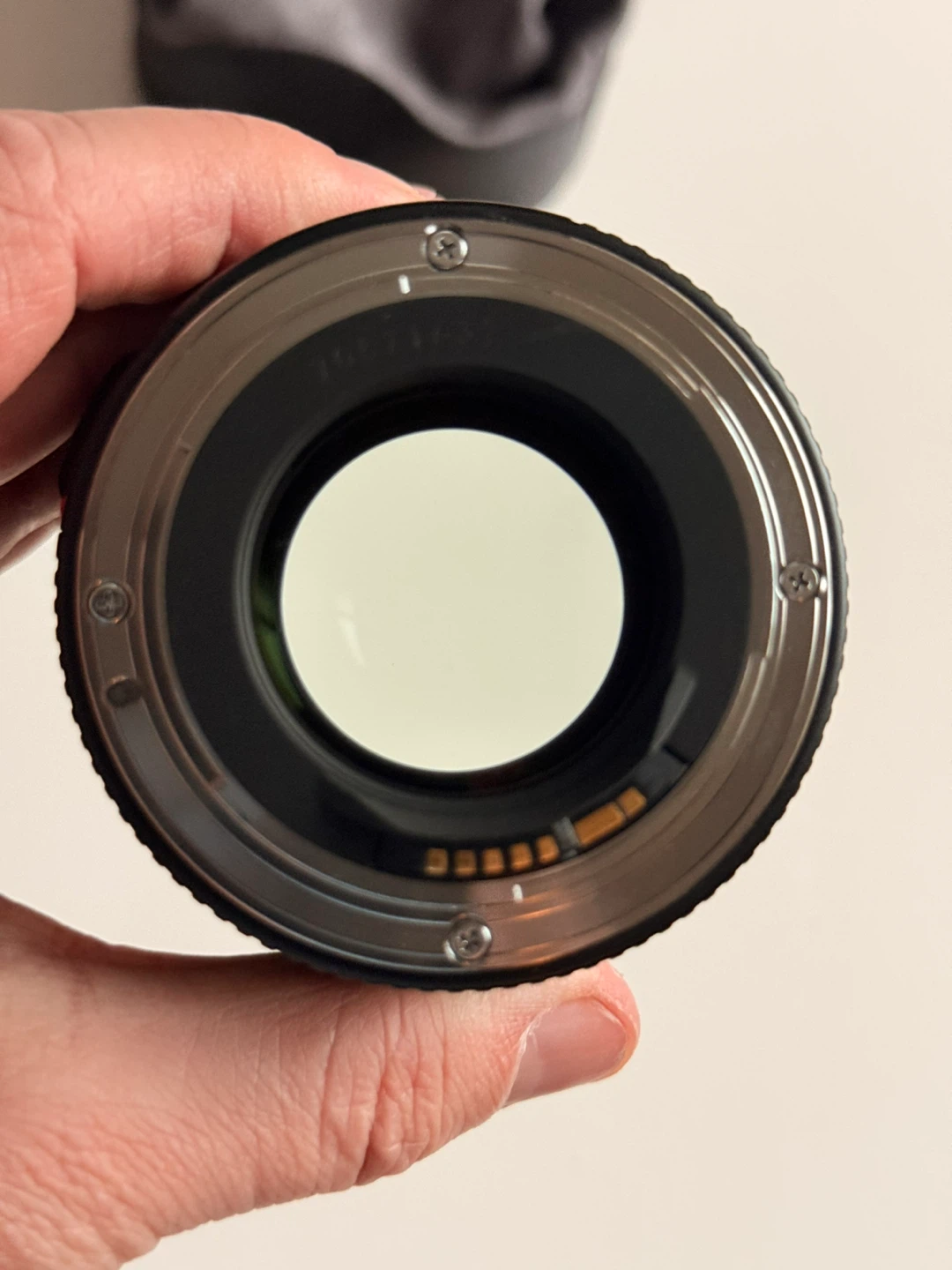 Canon EF 85mm f/1.8 USM Lens - photo 3