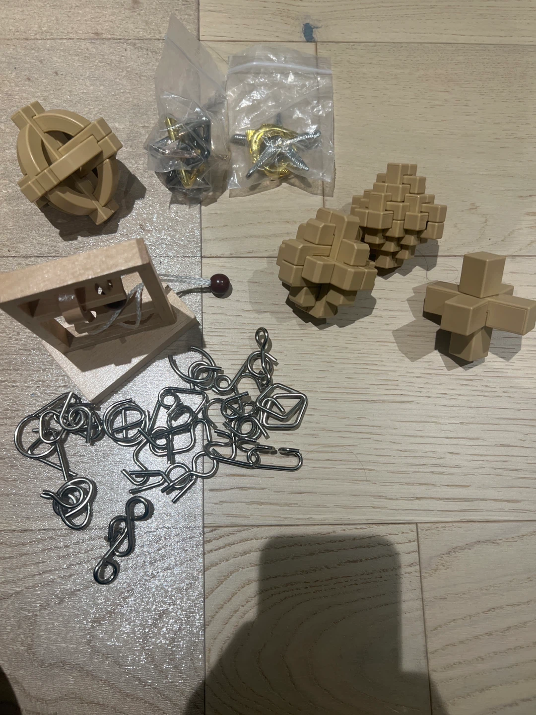 Assorted Metal & plastic puzzle Set