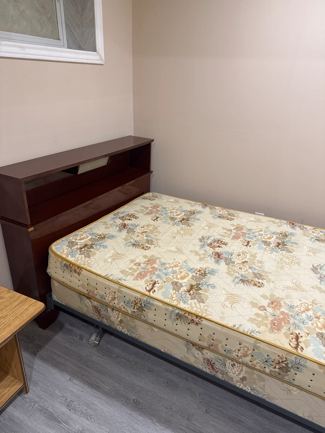 Floral Patterned Twin Bed with Headboard - photo 3