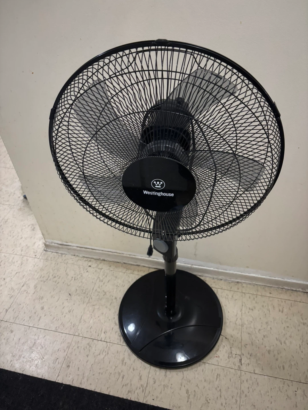 Westinghouse Black Stand Fan - photo 2