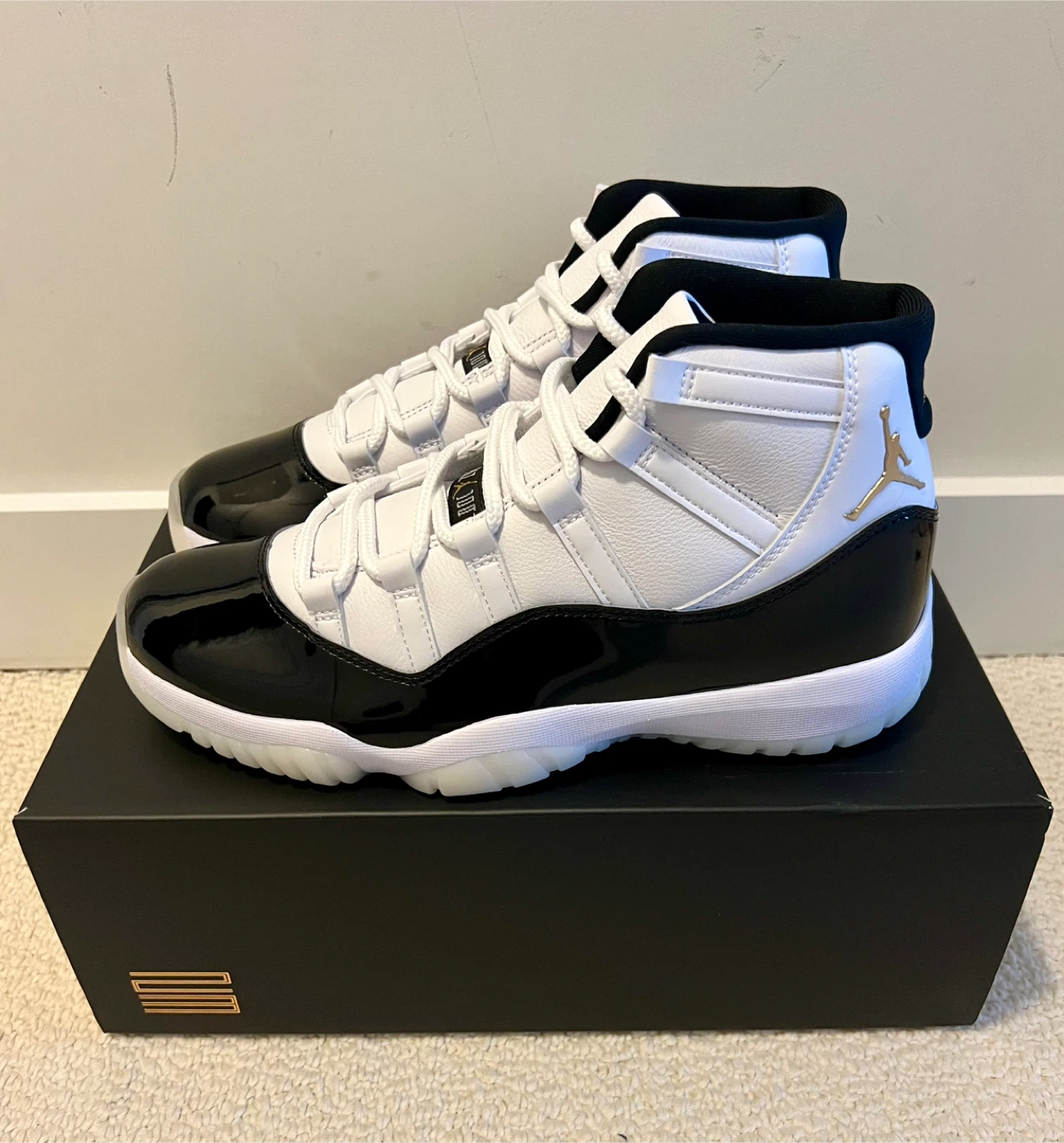Air Jordan 11 Retro White/Black Size 10