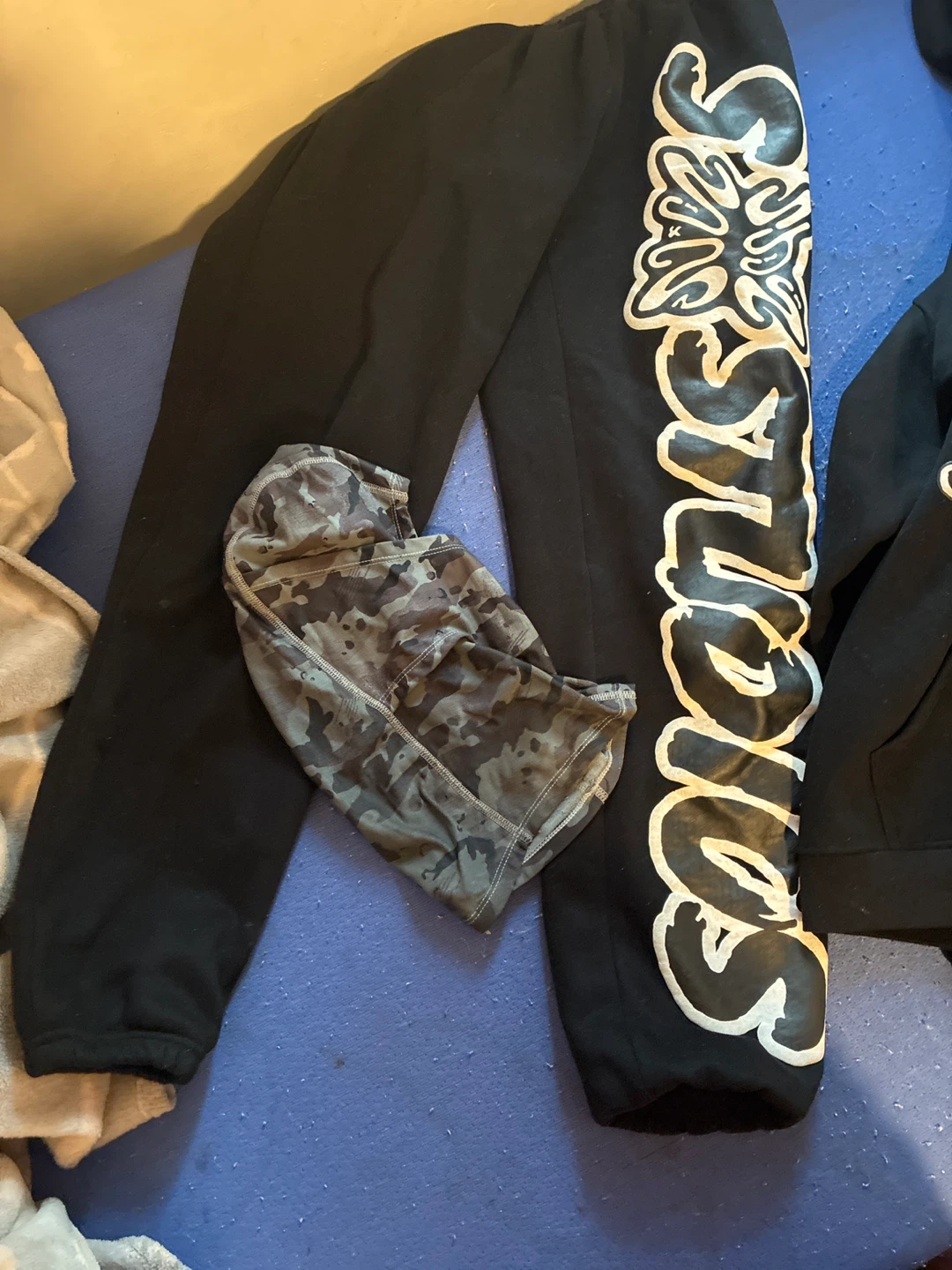 sb studios  Black Hoodie and Sweatpant Set with a came nike ski - photo 2