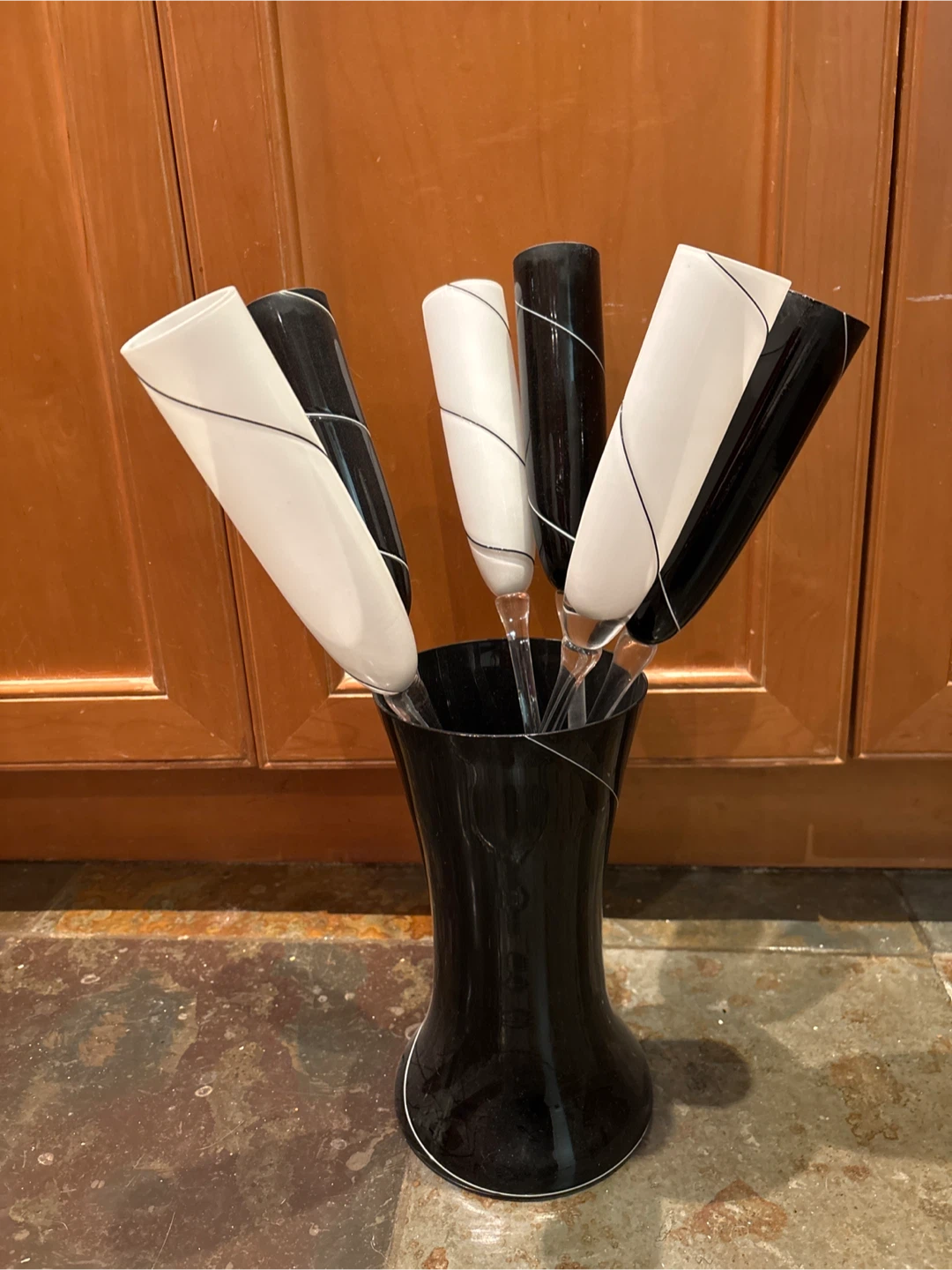 🧡Champagne Flutes Set - Black & White