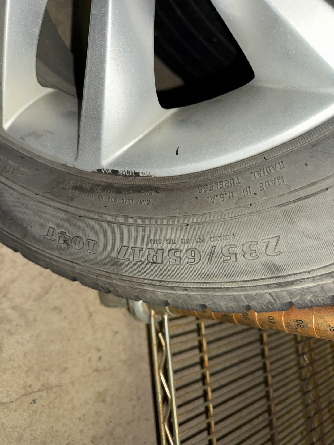 235/65/R17 Studded winter tire - photo 3