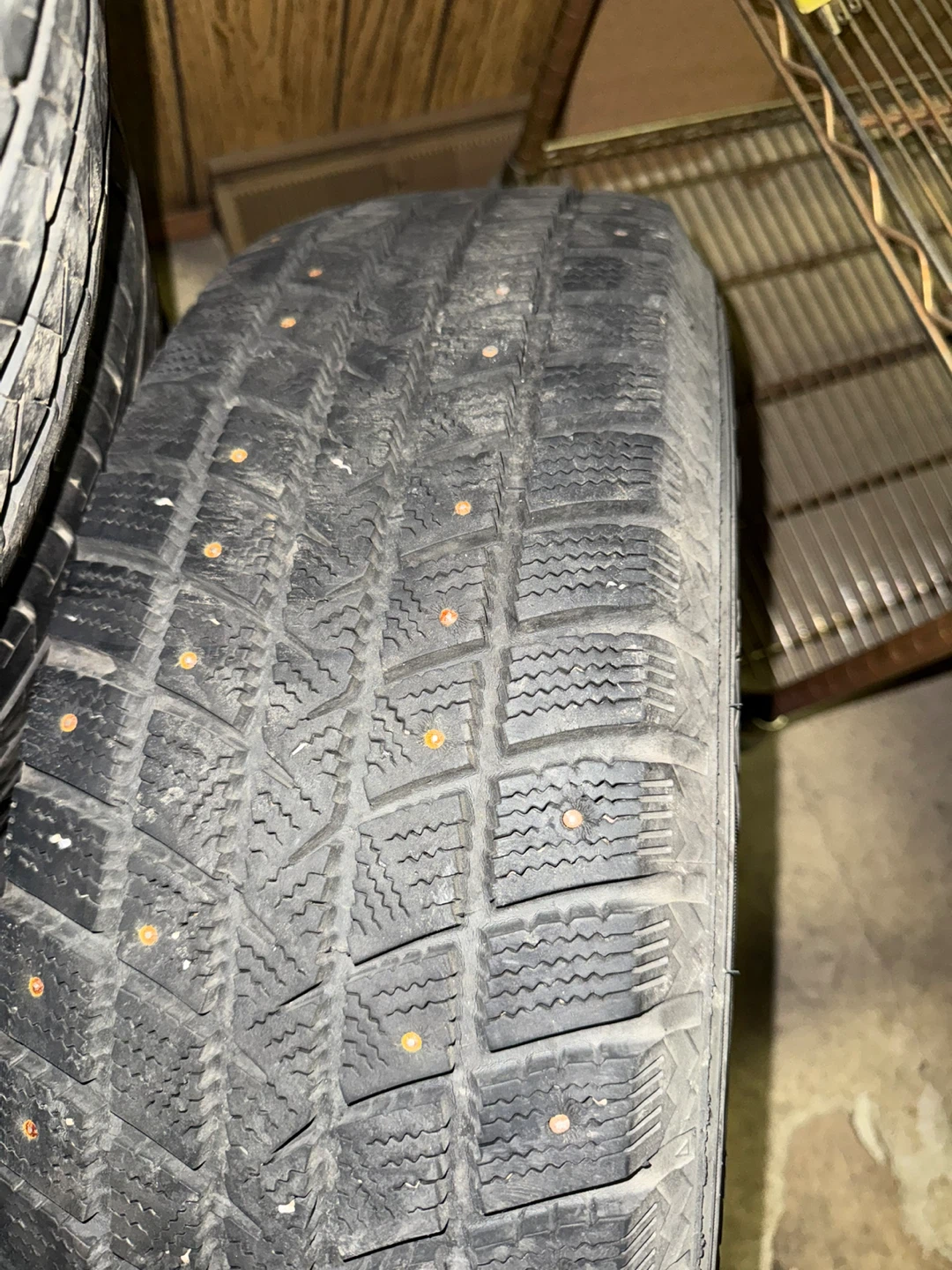235/65/R17 Studded winter tire - photo 2
