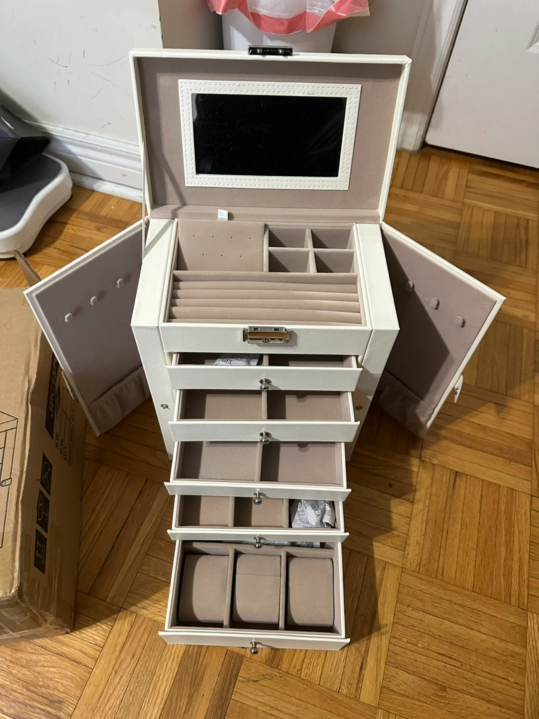 Jewellery box