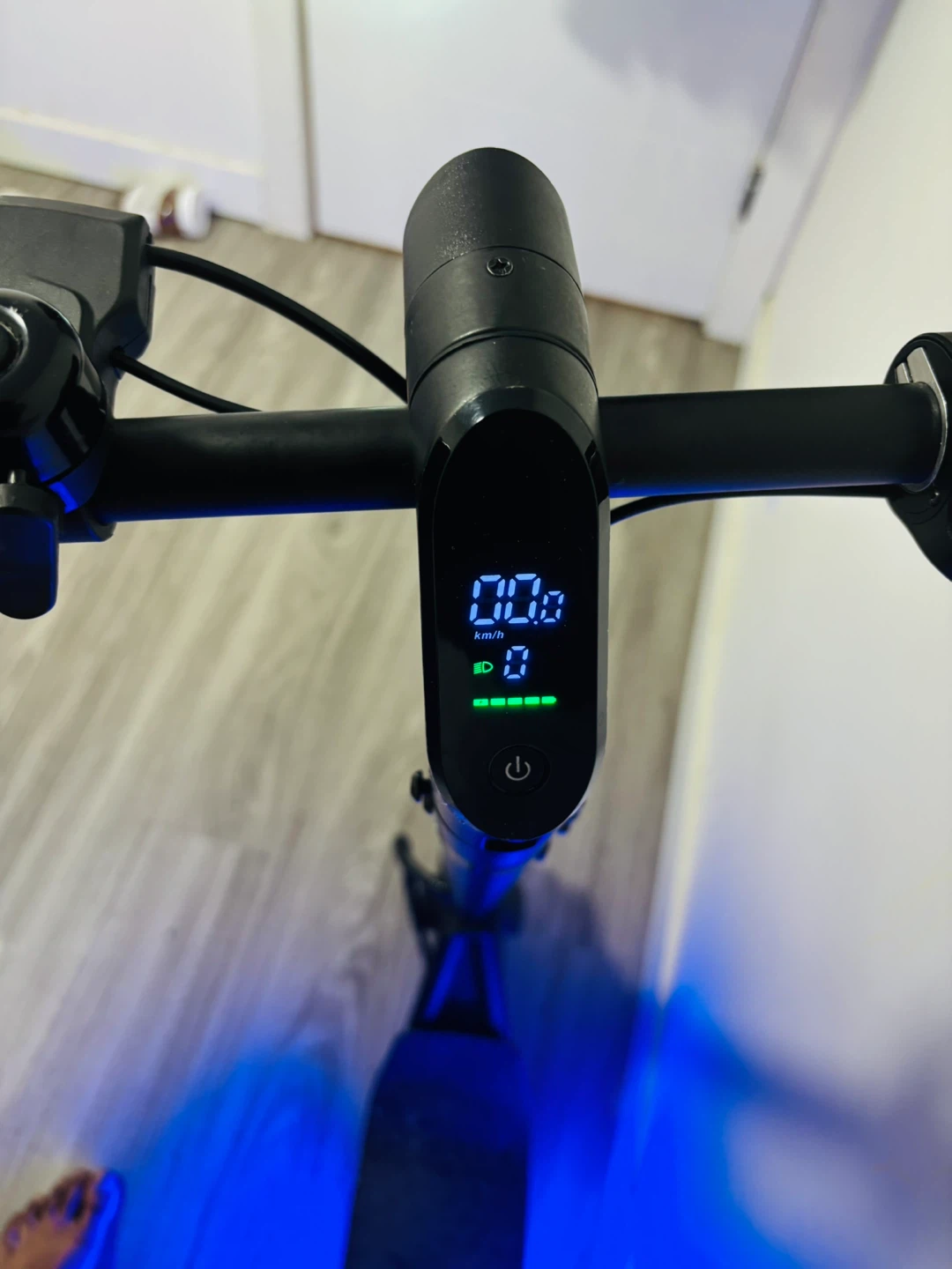 Gyroor Flash Electric Scooter - photo 2