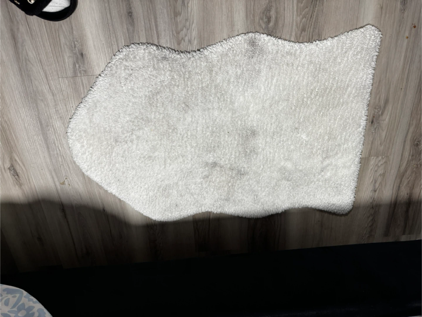 White Faux Sheepskin Rug - photo 3