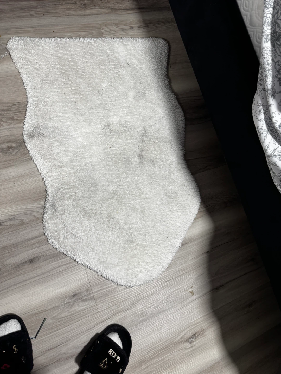 White Faux Sheepskin Rug - photo 2