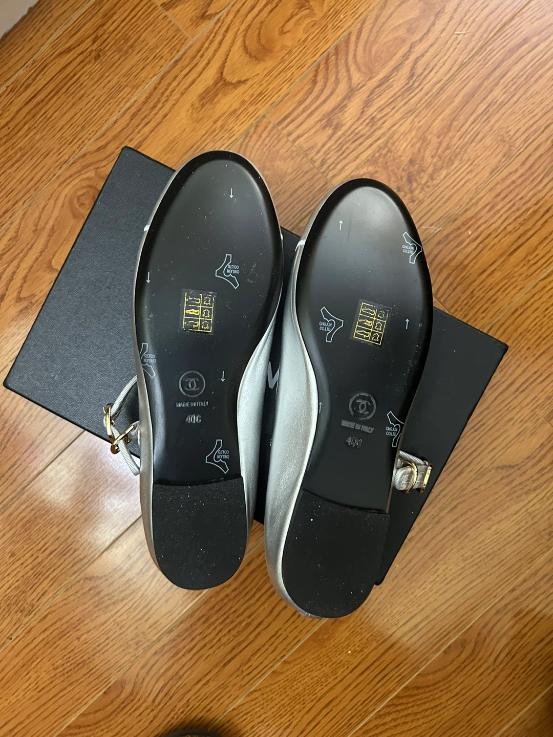 Chanel Silver Ballet Flats Size 40 - photo 4