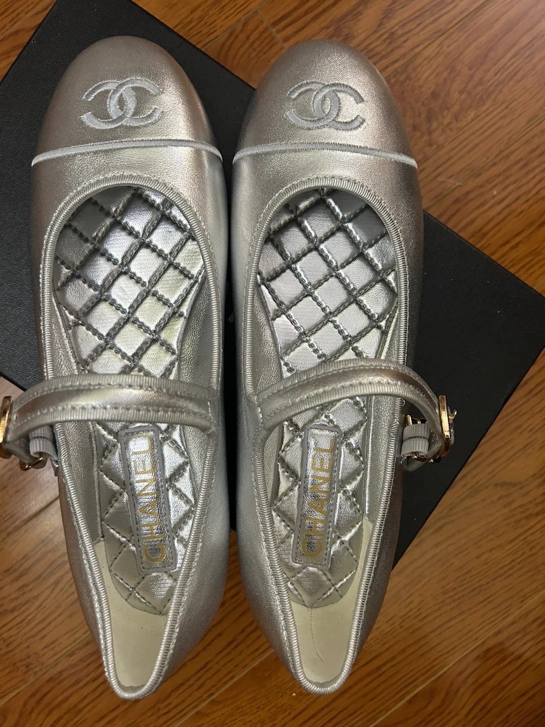 Chanel Silver Ballet Flats Size 40 - photo 3