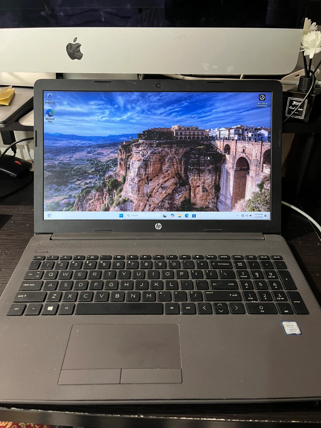 HP ProBook 250 G7 i5/8gb/256gb windows 11 with charger