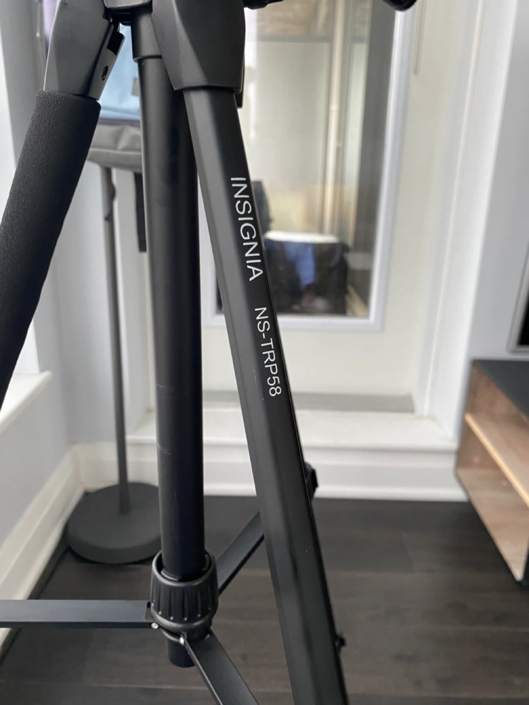 Insignia NS-TRP58 Tripod - photo 3