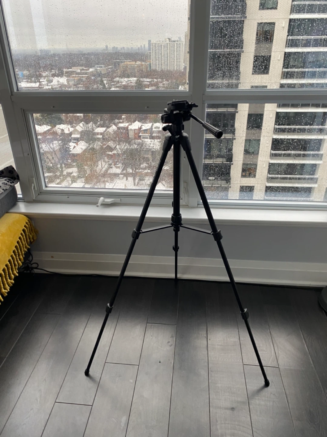 Insignia NS-TRP58 Tripod - photo 2
