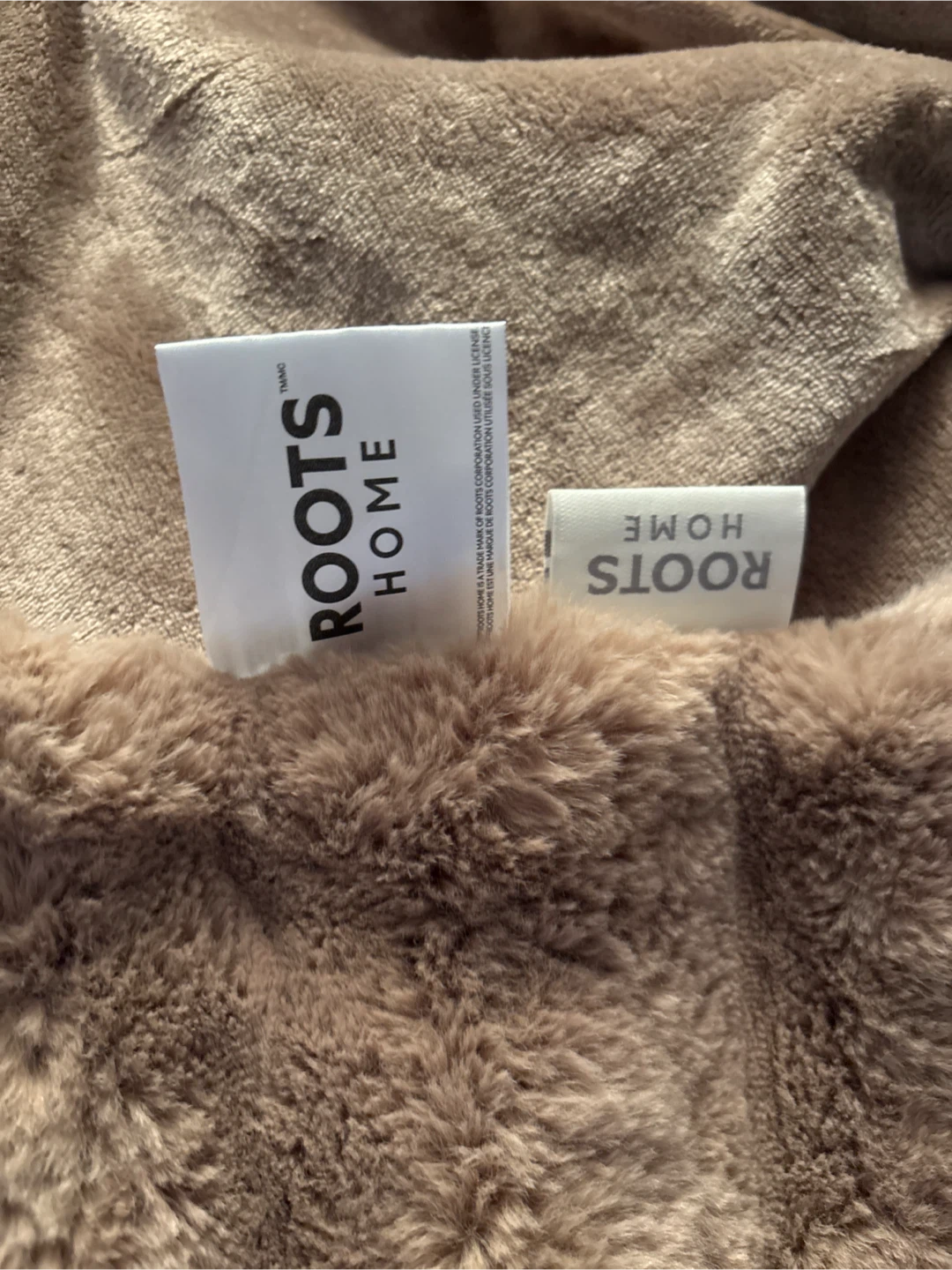 NWOT Roots Home Faux Fur Blanket - photo 2
