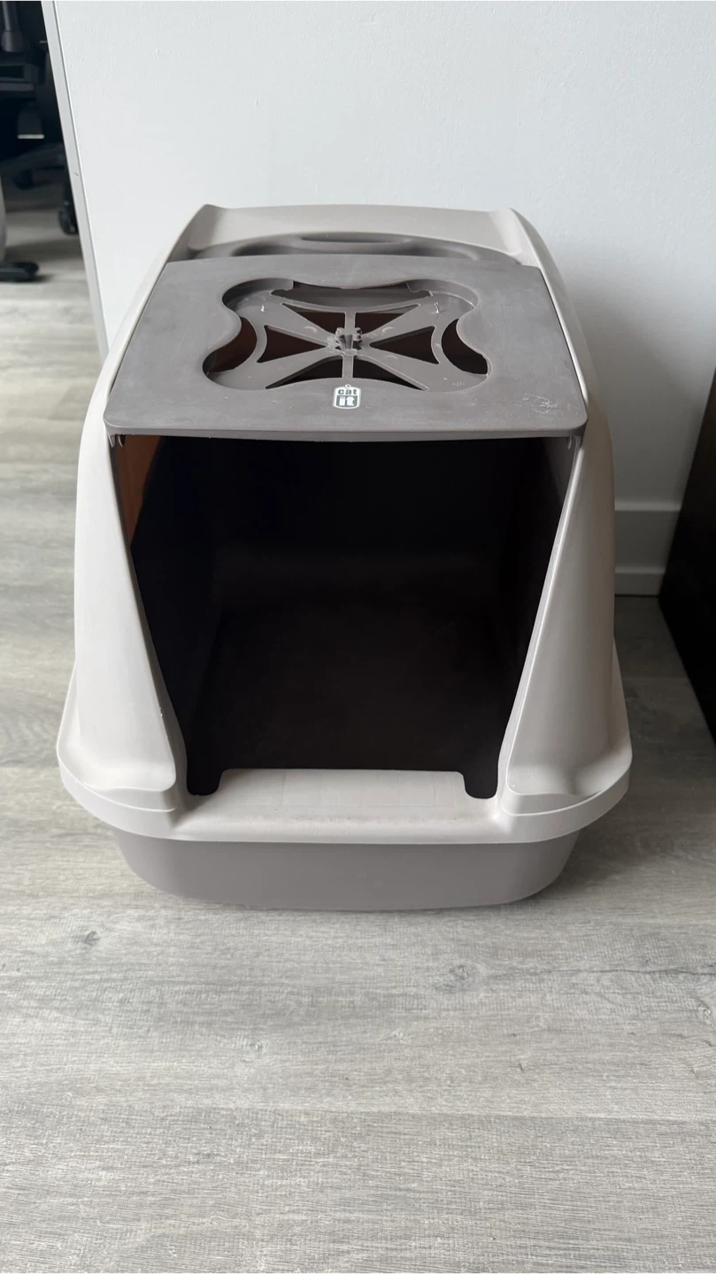 Catit Hooded Cat Litter Box