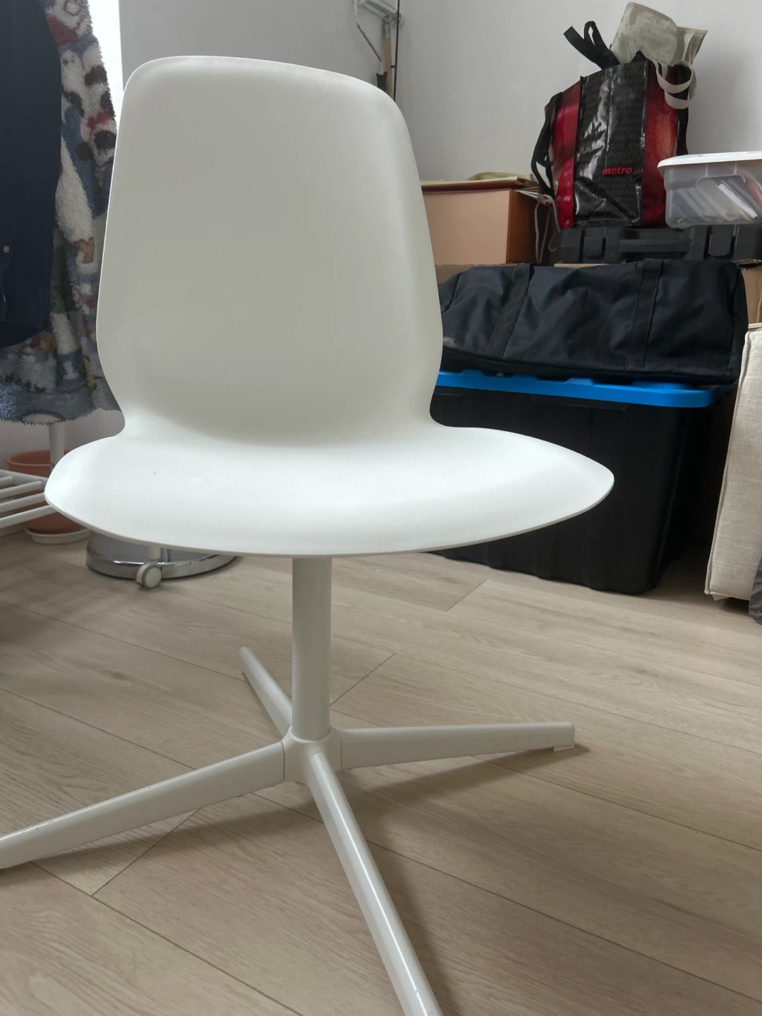 IKEA White Swivel Chair - photo 2